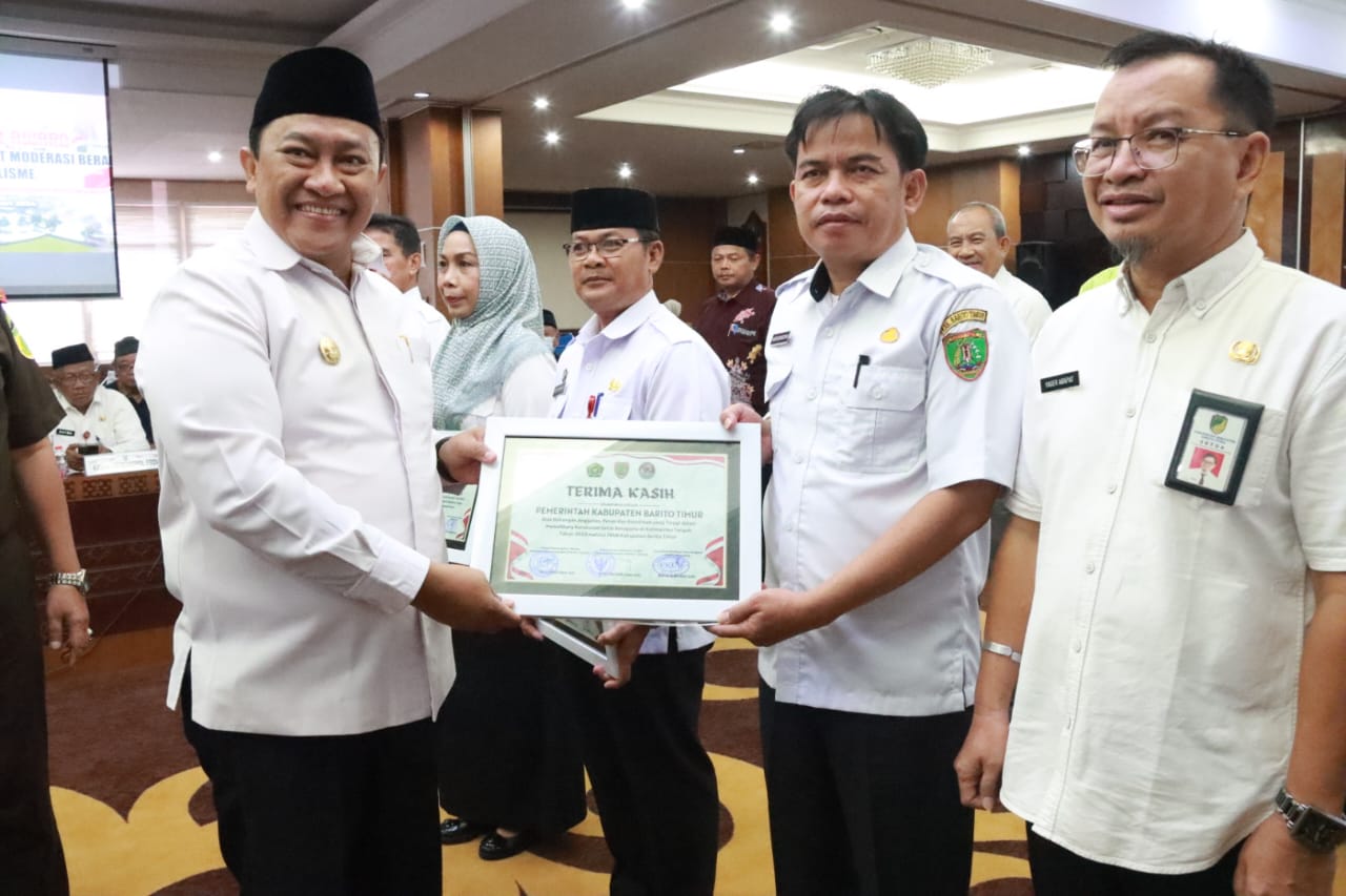 Wagub Kalteng Edy Pratowo Buka Penyerahan FKUB Award sekaligus Launching Buku Potret Moderasi Beragama di Tengah Pluralisme