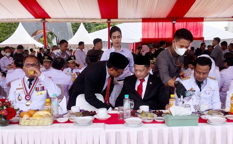 Sekda Prov. Kalteng Hadiri Peringatan Hari Otonomi Daerah XXVII Tahun 2023 dan Malam Apresiasi Kinerja Pemerintah Daerah