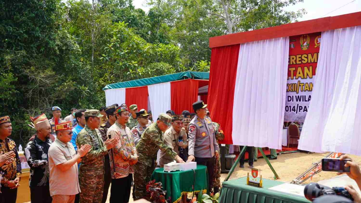 Gubernur Kalteng Agustiar Sabran Bersama Pangdam dan Kapolda Resmikan Jembatan Perintis Garuda di Sukamara