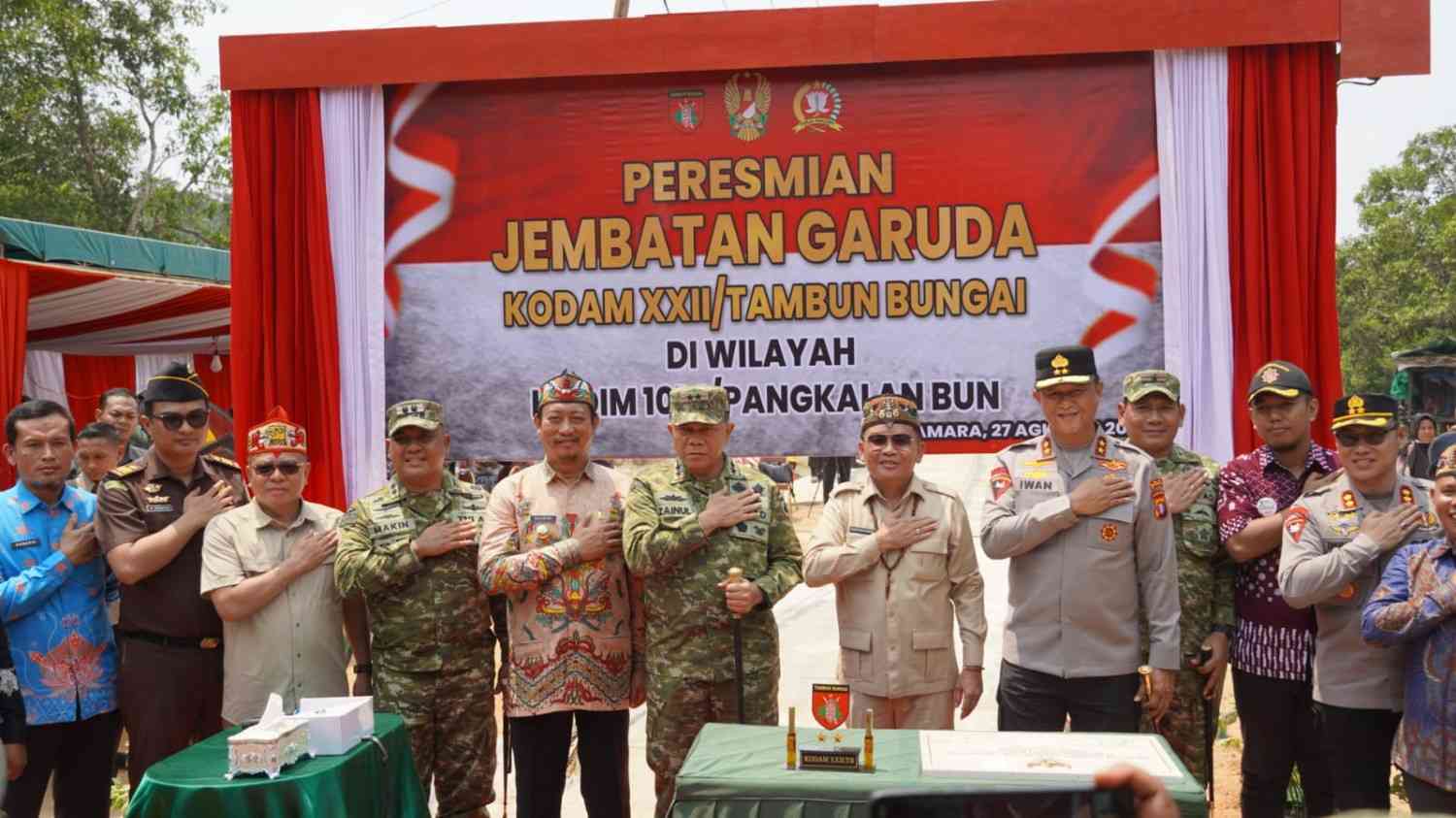 Gubernur Kalteng Agustiar Sabran Bersama Pangdam dan Kapolda Resmikan Jembatan Perintis Garuda di Sukamara