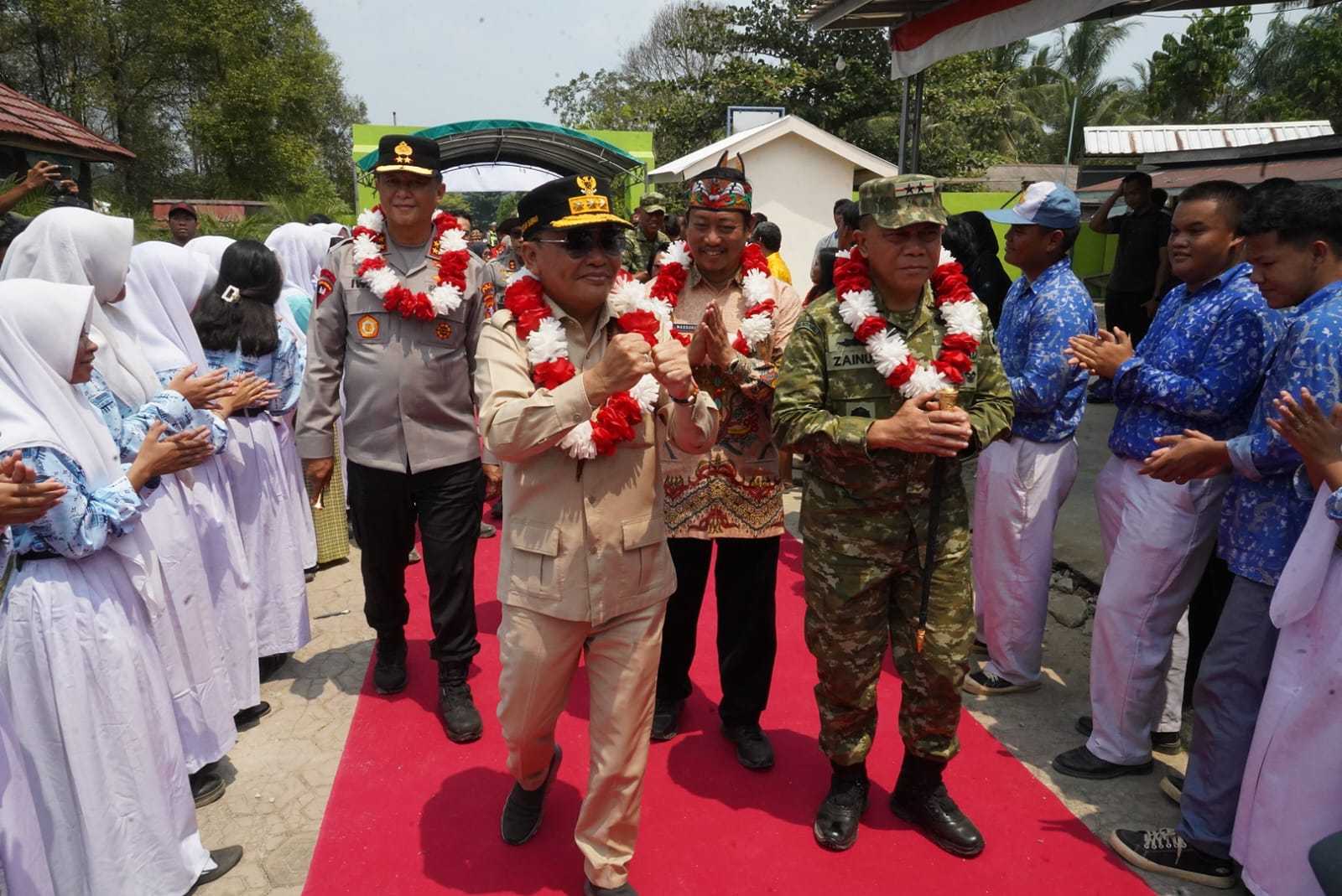 Gubernur Kalteng Agustiar Sabran Bersama Forkopimda Kunjungi SMAN 1 Balai Riam