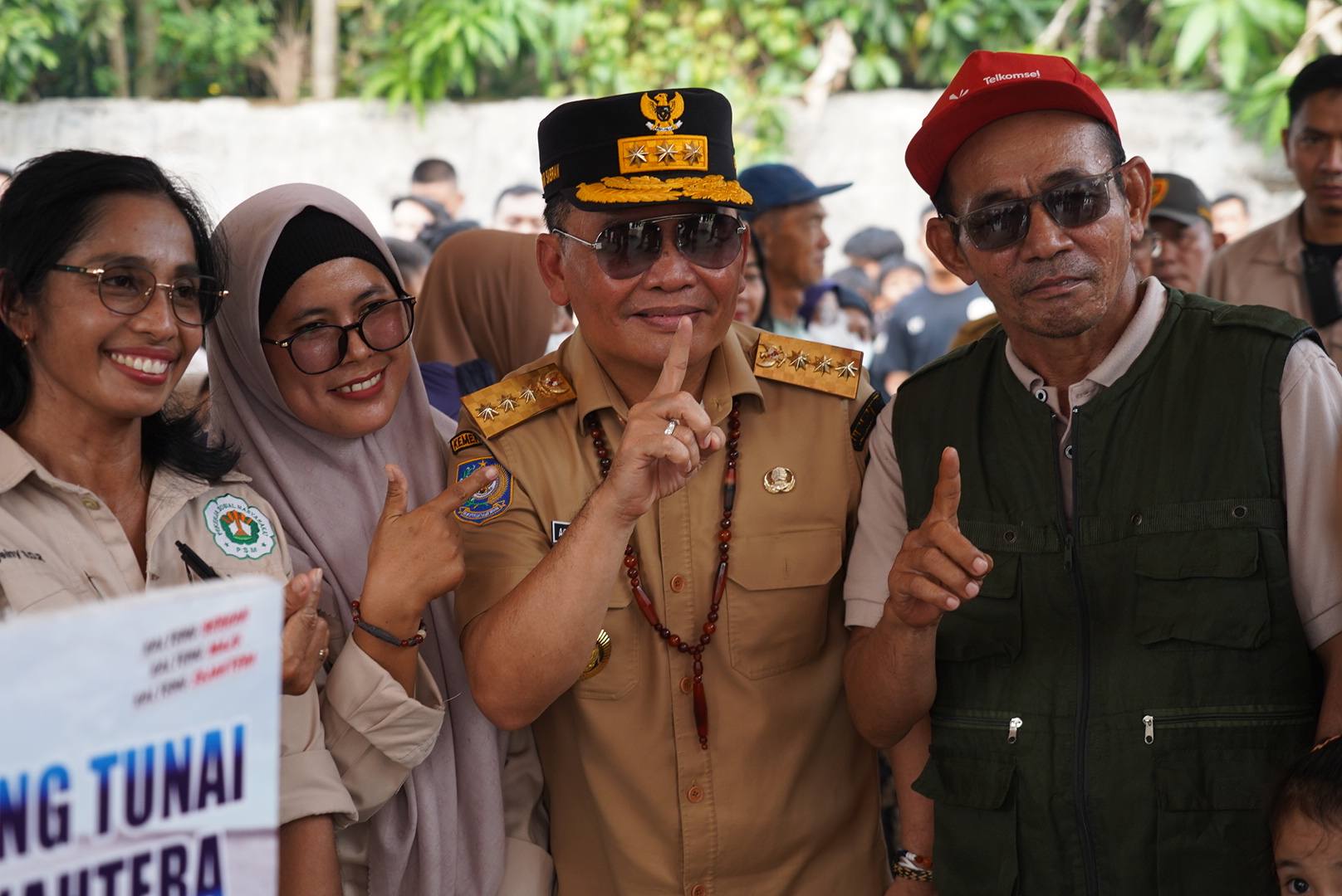 Gubernur Agustiar Sabran Salurkan Bantuan bagi Warga Terdampak Karhutla dan Kekeringan di Kelurahan Langkai