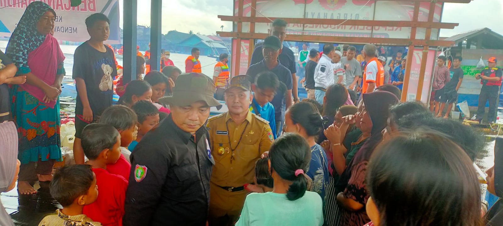 Gubernur Kalteng Beserta Jajaran Lakukan Pemantauan Situasi Banjir Sekaligus Distribusi Bantuan Logistik