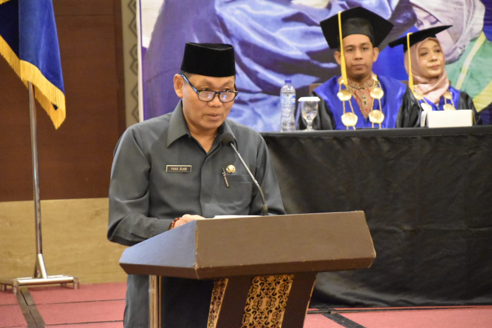 Staf Ahli Gubernur Yuas Elko Hadiri Acara Wisuda Program Sarjana Dan Diploma STMIK Tahun Akademik 2022
