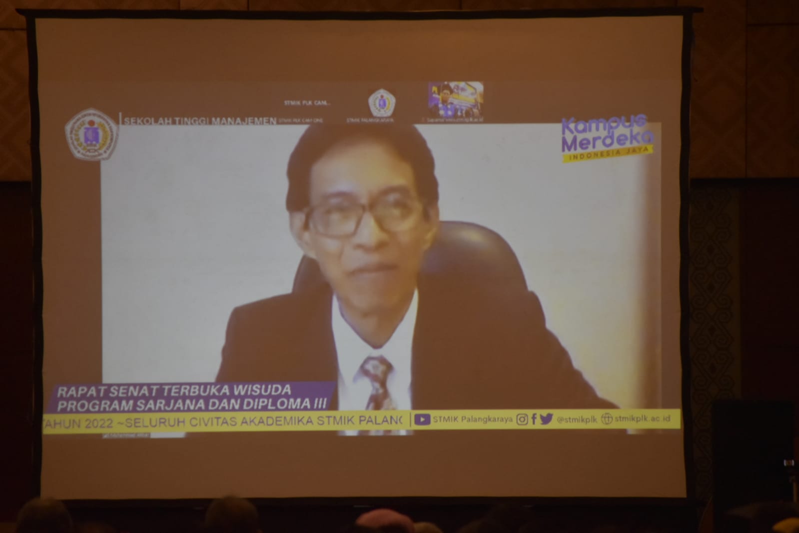 Staf Ahli Gubernur Yuas Elko Hadiri Acara Wisuda Program Sarjana Dan Diploma STMIK Tahun Akademik 2022