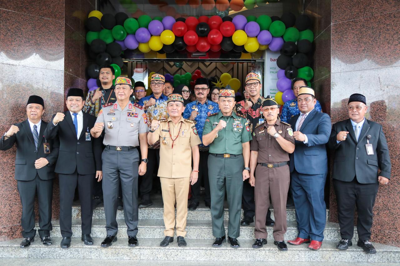 Gubernur Kalteng Agustiar Sabran Resmikan Digital Lounge PT Bank Kalteng