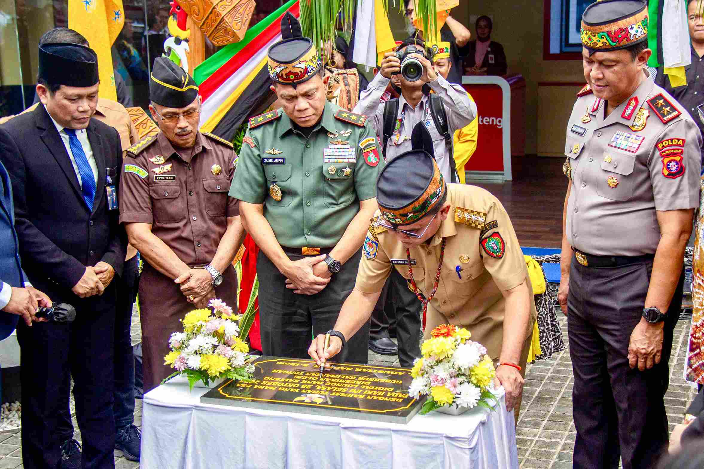 Gubernur Kalteng Agustiar Sabran Resmikan Digital Lounge PT Bank Kalteng