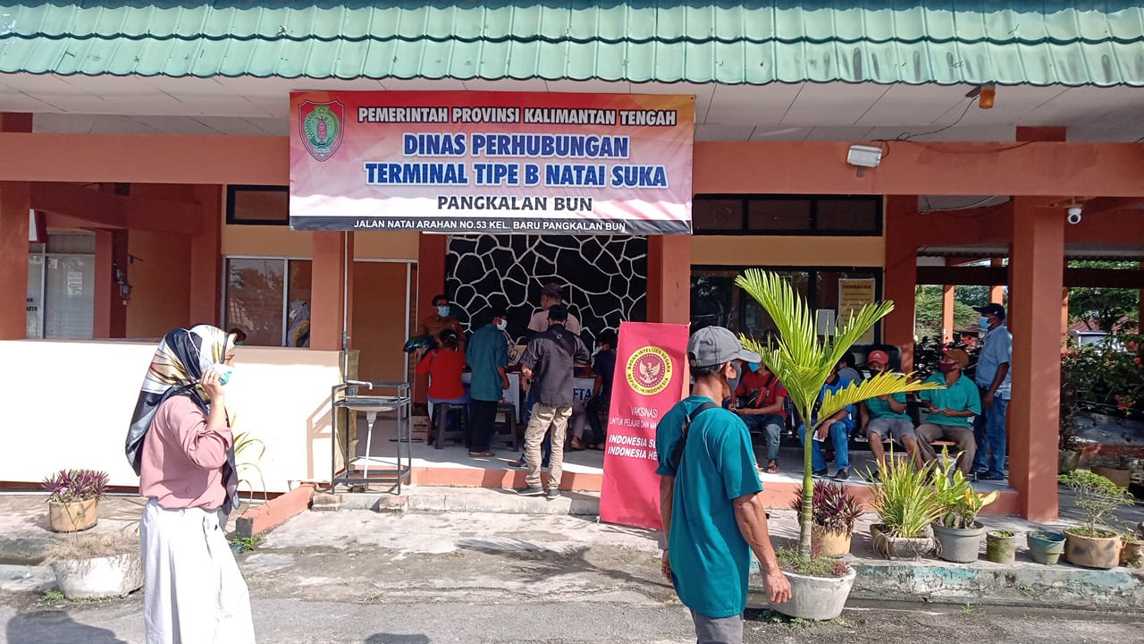 Vaksinasi bagi penumpang terminal bus di Kalteng