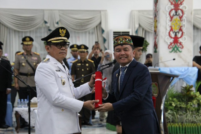 Gubernur Kalteng Agustiar Sabran Lantik dan Mengambil Sumpah Indra Gunawan Sebagai Pj. Bupati Barito Utara