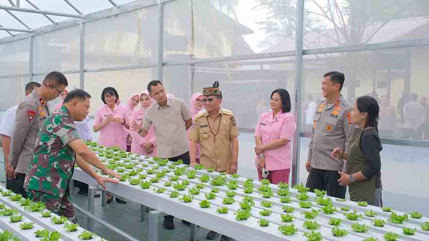 Gubernur Kalteng Agustiar Sabran, Tinjau Green House Inovatif di SPPG Polda Kalteng