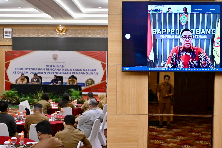Kepala Bappedalitbang Prov. Kalteng Leonard S. Ampung Buka Bimtek Perhitungan dan Penyelarasan Target Indikator Utama Pembangunan