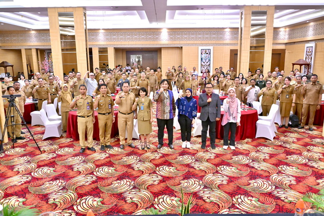 Kepala Bappedalitbang Prov. Kalteng Leonard S. Ampung Buka Bimtek Perhitungan dan Penyelarasan Target Indikator Utama Pembangunan