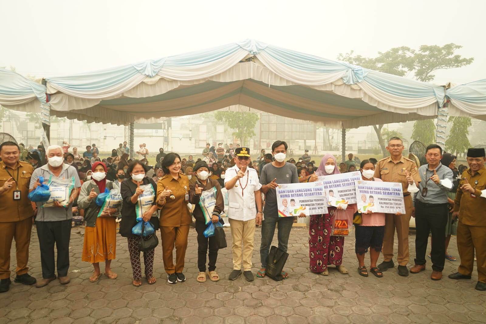 Peduli Warga Terdampak Kabut Asap, Gubernur Agustiar Sabran Temui Masyarakat Bukit Tunggal