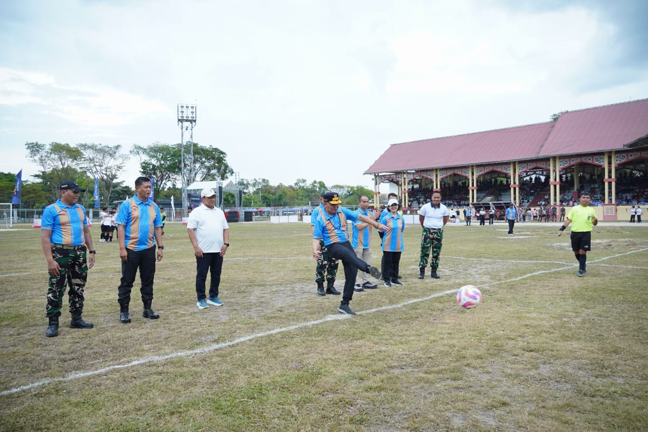 Gubernur Kalteng Agustiar Sabran Buka Turnamen Sepak Bola Piala Gubernur 2026