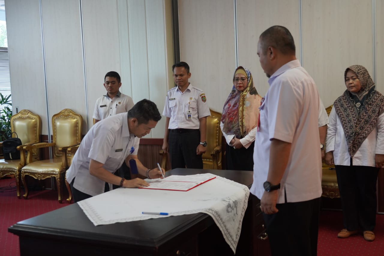 Asisten Adum Setda Prov. Kalteng Sri Suwanto : Diharapkan Dengan Mutasi dan Rotasi Jabatan Struktural kali ini Dapat Memberikan Penyegaran dan Peningkatan Pelayanan Kepada Masyarakat