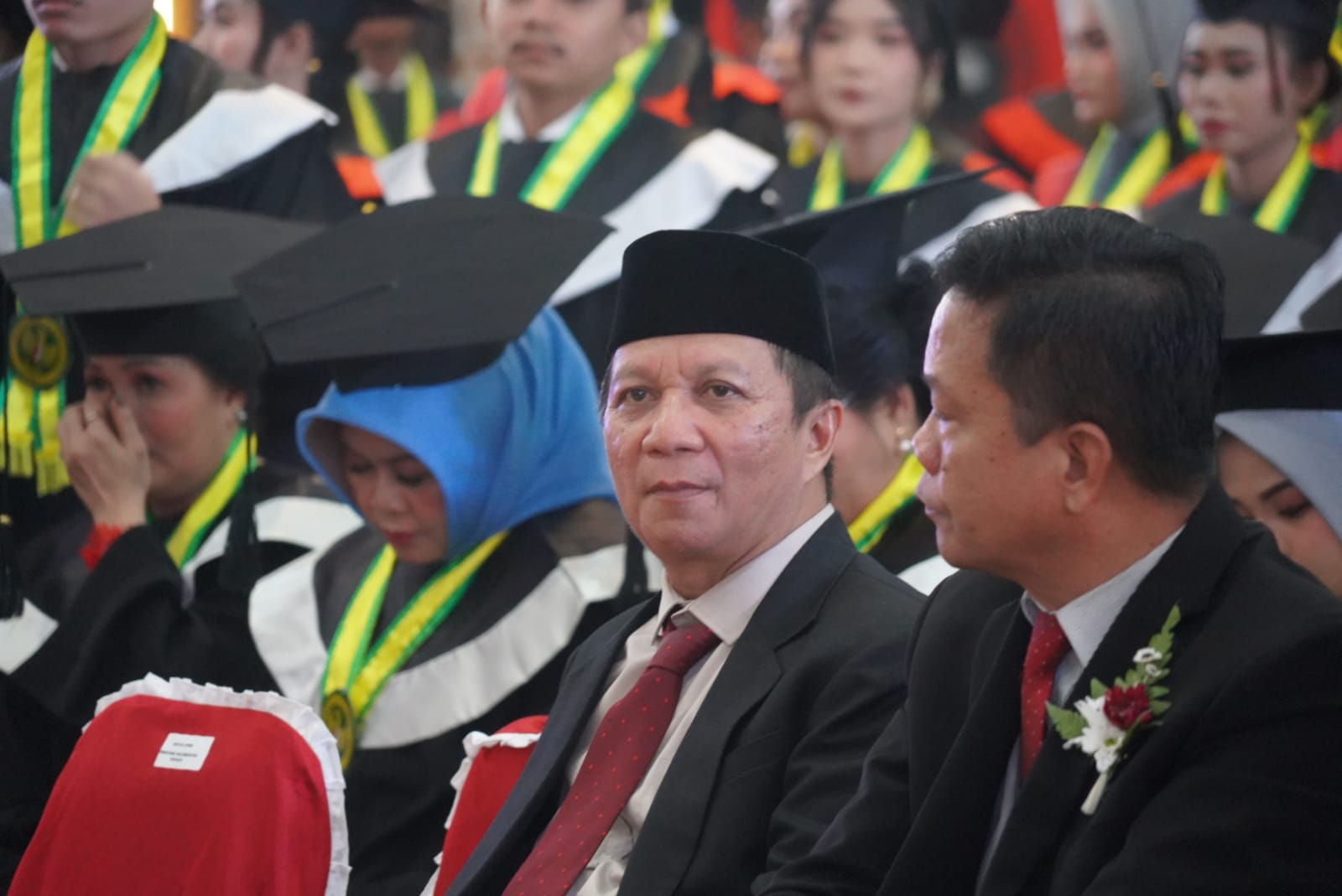 Sahli Gubernur Bidang KSDM Suhaemi Hadiri Acara Sidang Terbuka Senat UPR Wisuda Program Pascasarjana dan Sarjana Periode Bulan Agustus Tahun 2023