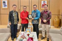 Plt. Sekda Prov. Kalteng Leonard S. Ampung Kunjungan Kerja ke Pemprov Kalbar