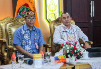 Plt. Sekda Prov. Kalteng Leonard S. Ampung Bersama Kepala BKAD Prov. Kalteng Syahfiri Ikuti Rapat Monev Realisasi APBD