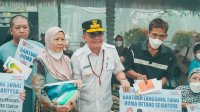 Gubernur Kalteng Agustiar Sabran Salurkan Bantuan kepada Warga Panarung Terdampak Karhutla